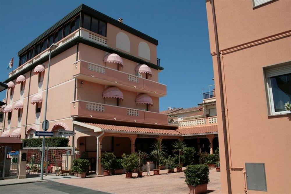 Hotel Sileoni Marina di Cecina Exterior photo